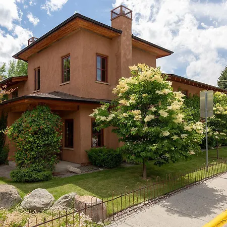 This Deluxe Colonial 4--Bedroom Home Offers The Best Of Bozeman!